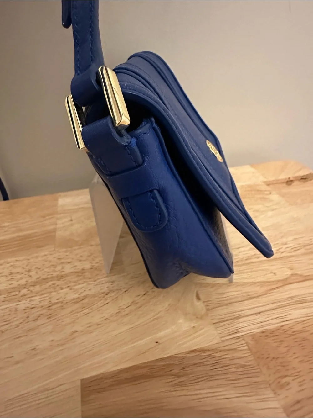 Tory Burch EUC Cobalt Pebbled Leather Crossbody with Gold Logo